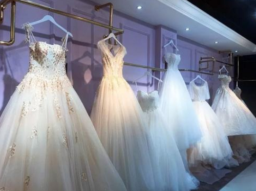 What are the wedding dress fabrics? How much does it cost?
